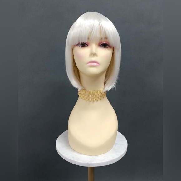 Platinum blonde bob wig - Picture 1 of 6